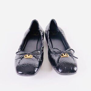 VALENTINO GARAVANI V LOGO PATENT LEATHER BALLERINAS